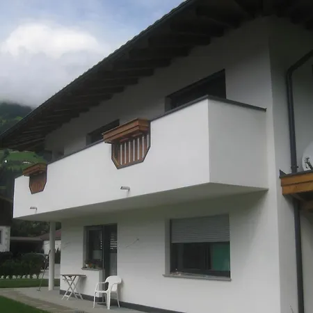 Josef Apartment *